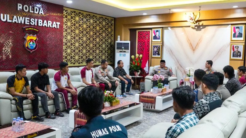 Kapolda Sulbar Lepas Tim Sepak Bola Bhayangkara, Targetkan Prestasi dengan Cara Bermartabat