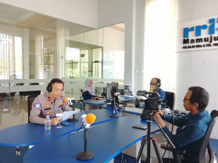 Edukasi Melalui Udara, Ditlantas Polda Sulbar Gencarkan Kampanye Keselamatan Berkendara