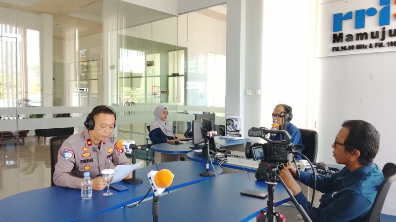 Edukasi Melalui Udara, Ditlantas Polda Sulbar Gencarkan Kampanye Keselamatan Berkendara