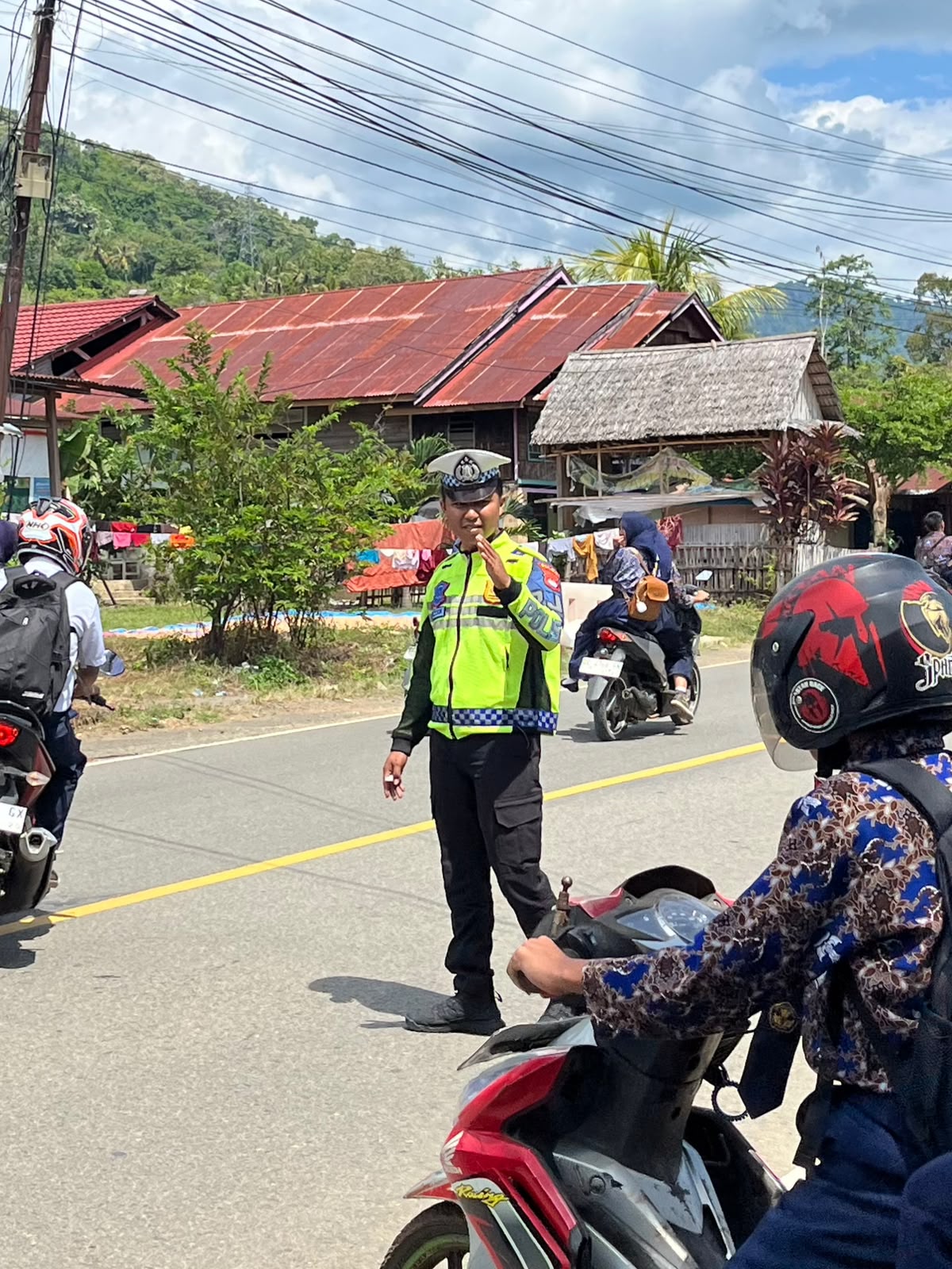 Ditlantas Polda Sulbar Edukasi Pelajar dan Atur Lalu Lintas Demi Keselamatan Bersama