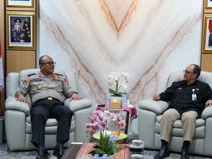 Kapolda Sulbar Bahas Keamanan Daerah dan Nobar Piala Dunia Legal Bersama TVRI