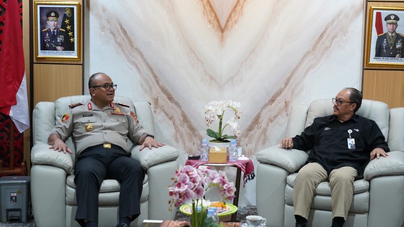 Kapolda Sulbar Bahas Keamanan Daerah dan Nobar Piala Dunia Legal Bersama TVRI