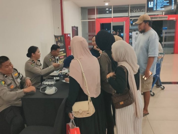 Bakti Kesehatan HUT Bhayangkara Biddokkes Polda Sulbar, Ratusan Pengunjung Matos Periksa Kesehatan Gratis