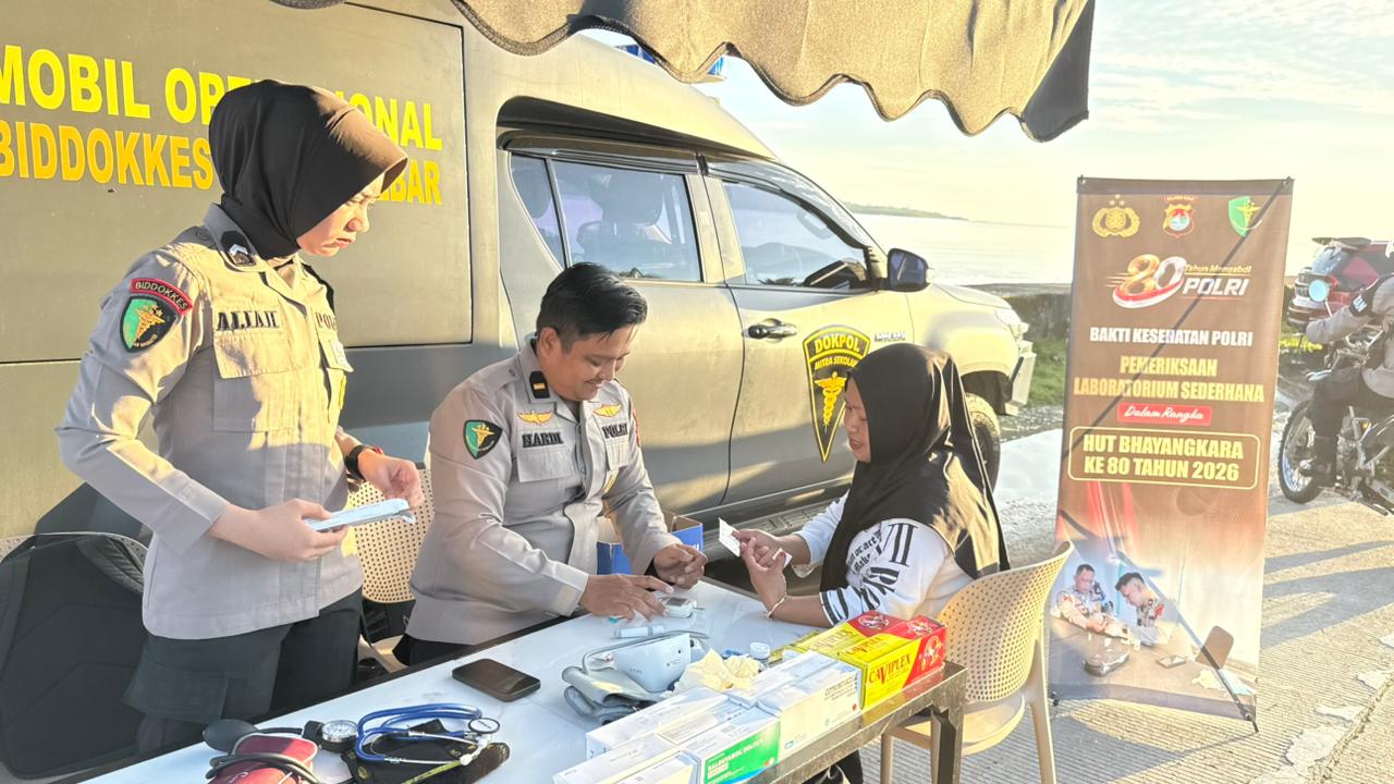Warga Antusias Manfaatkan Layanan Kesehatan Gratis Bid Dokkes Polda Sulbar di Car Free Day