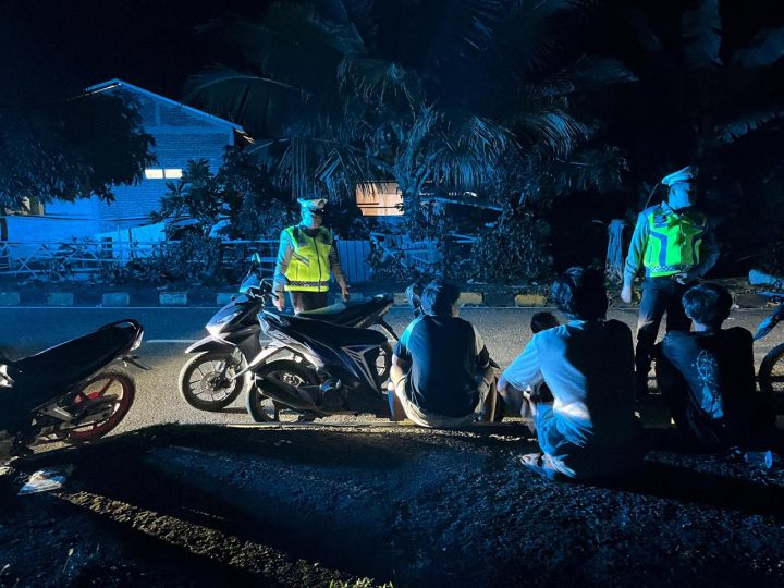 Melalui Patroli Blue Light, Ditlantas Polda Sulbar Ajak Warga Jaga Keamanan dan Ketertiban
