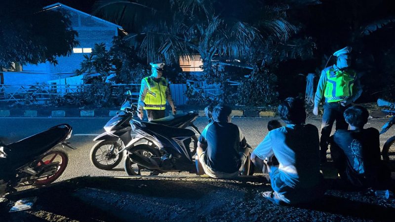 Melalui Patroli Blue Light, Ditlantas Polda Sulbar Ajak Warga Jaga Keamanan dan Ketertiban