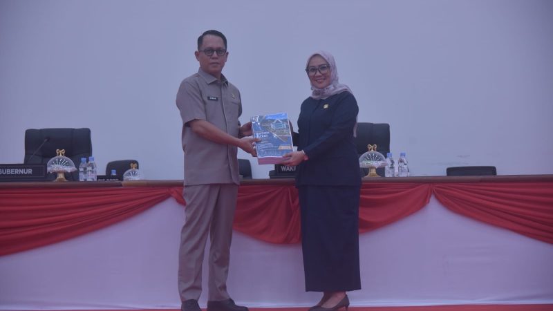 Pemprov Sulbar Kembali Raih WTP ke-12, Sekprov Serahkan Ranperda ke DPRD