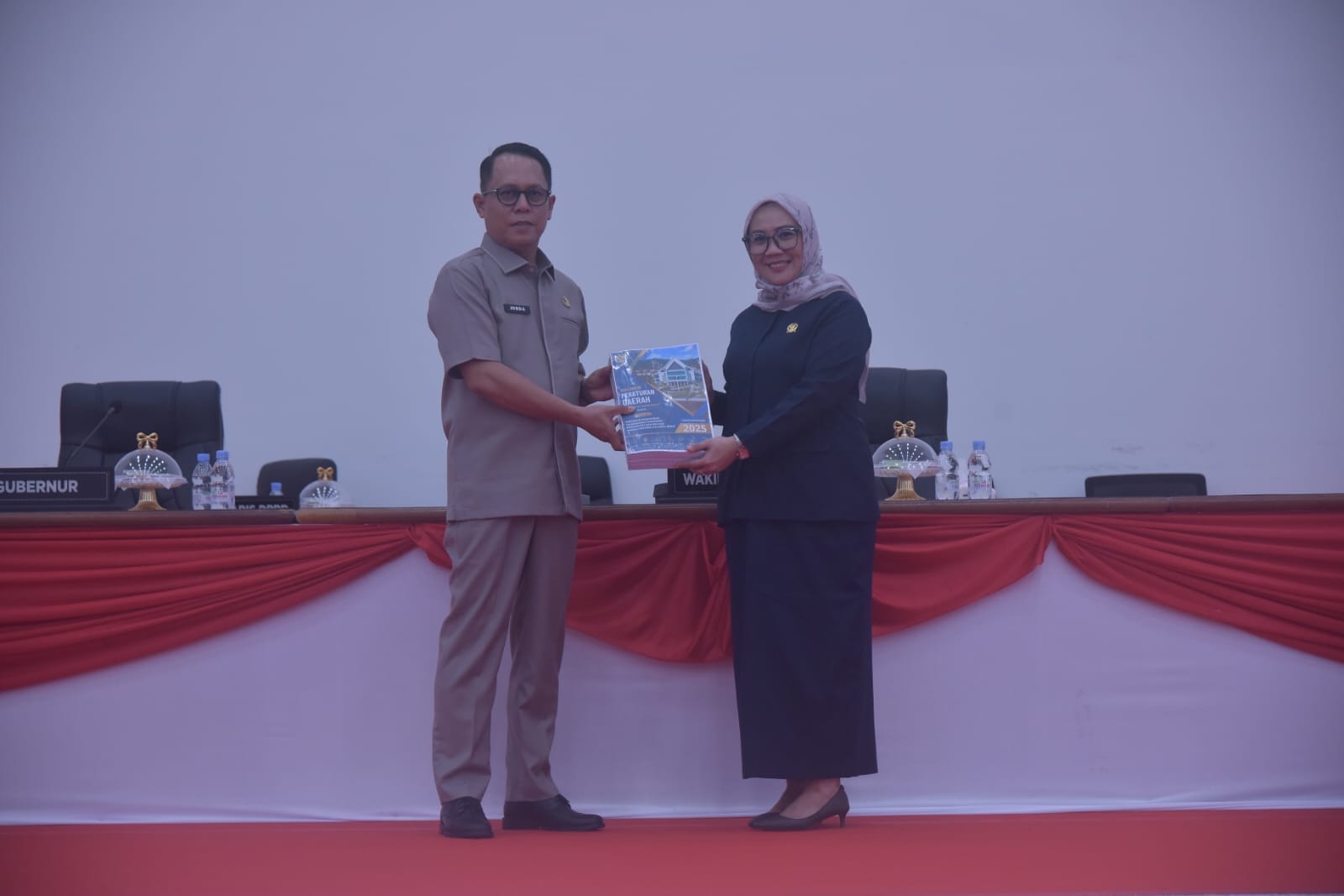 Pemprov Sulbar Kembali Raih WTP ke-12, Sekprov Serahkan Ranperda ke DPRD