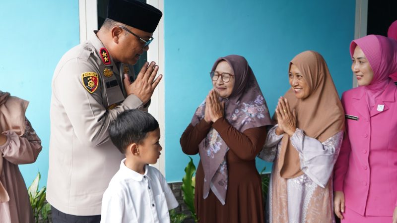 HUT Bhayangkara ke-80, Polda Sulbar Berbagi Kepedulian kepada Purnawirawan dan Warakawuri
