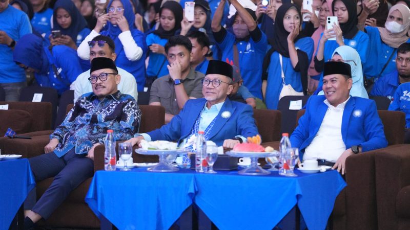 Zulhas Puji Gubernur Sulbar: Beliau Bersahabat dan Kami Pandai Berbalas Budi