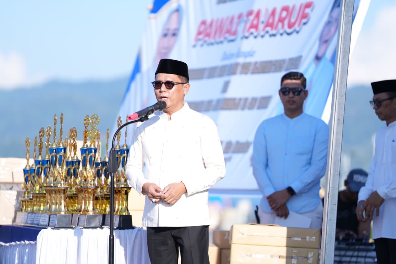 Sekda Junda di Pawai Ta’aruf Mamuju: Hijrah dari Kelalaian ke Ketaatan, dari Saling Menyalahkan ke Saling Menguatkan