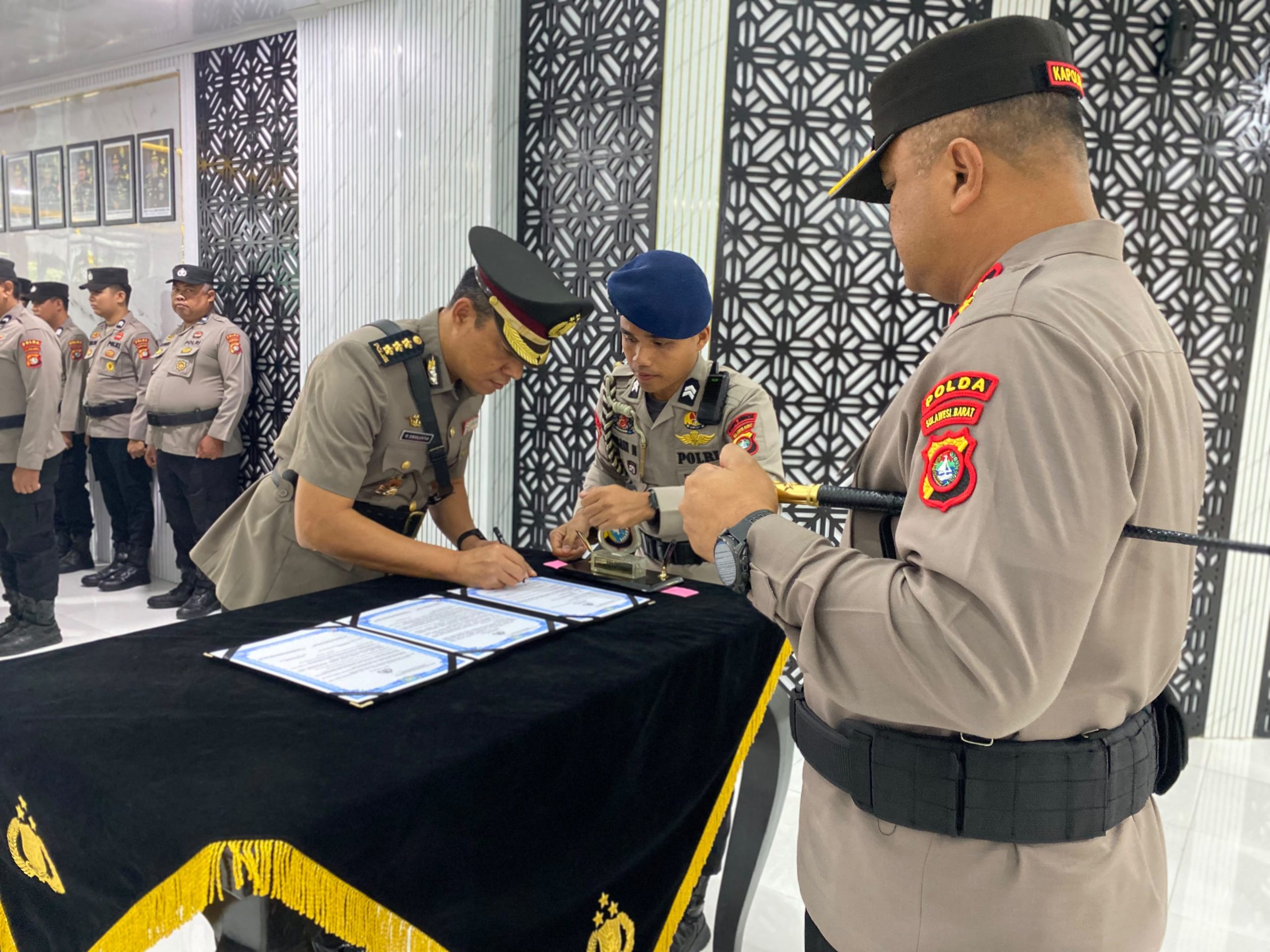 Lantik Karolog Baru, Kapolda Sulbar Minta Pengelolaan Logistik Transparan dan Akuntabel