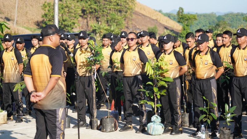 Tanam Pohon Jadi Tradisi Kenaikan Pangkat di Polda Sulbar, Kapolda Tekankan Nilai Sedekah Jariyah