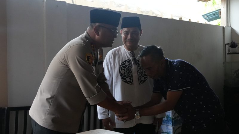 Kapolda Sulbar Kenang Keteladanan Aipda Andi Marjan Saat Takziah ke Rumah Duka