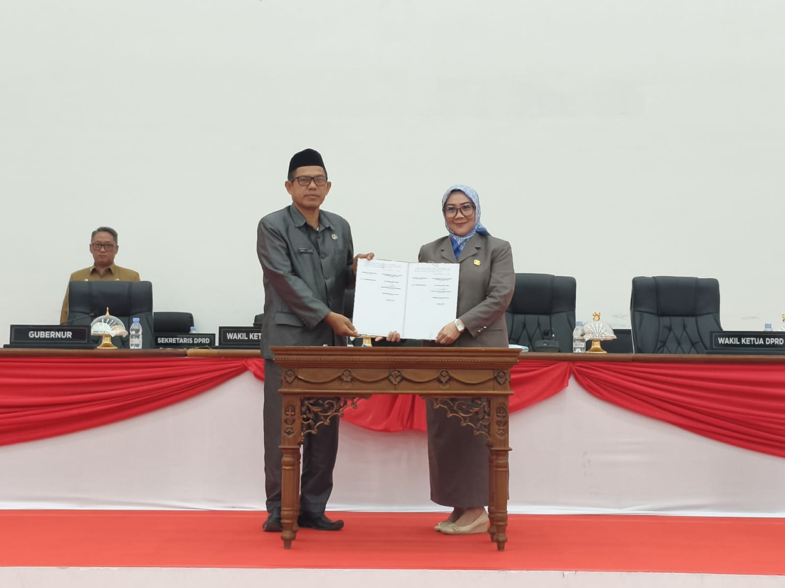 DPRD Sulbar Perkuat Tata Kelola Pemerintahan Lewat Persetujuan APBD 2025 dan Pembentukan Panitia Wagub