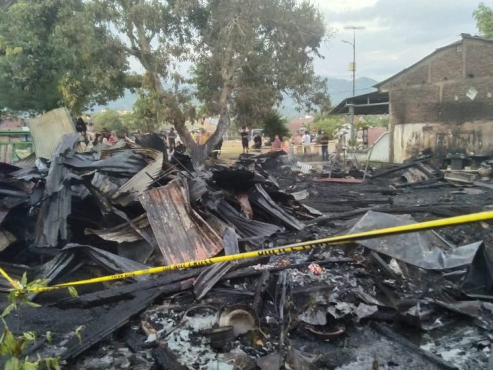BPBD Sulbar Respons Cepat Laporan Kebakaran di Polewali, Empat Rumah Terdampak