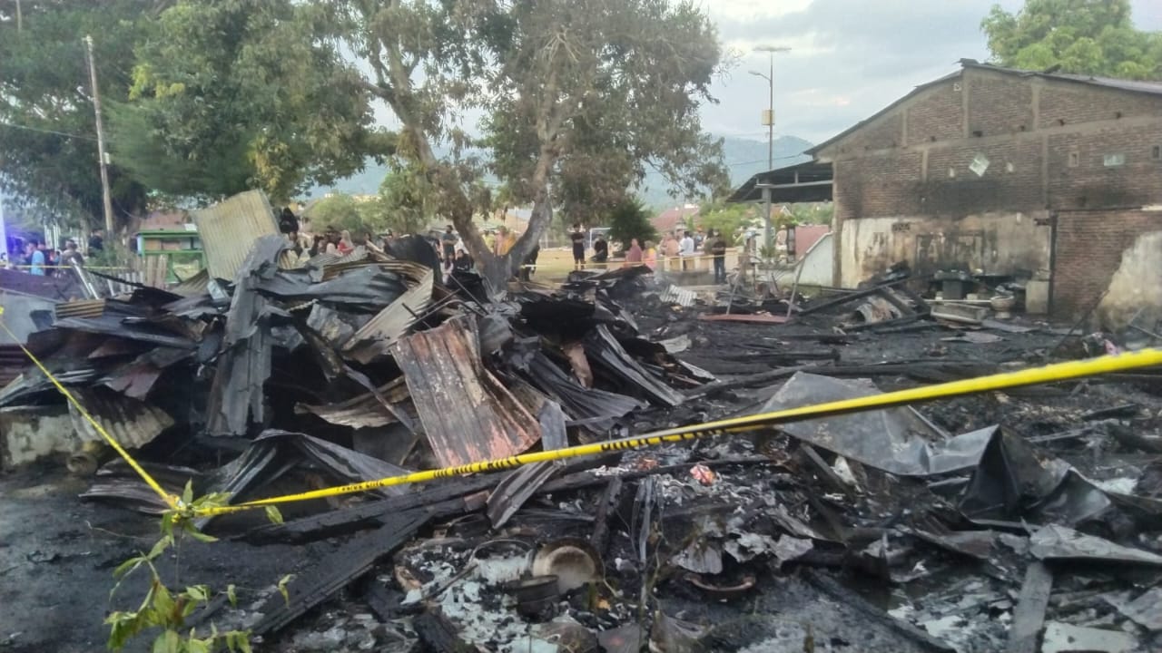 BPBD Sulbar Respons Cepat Laporan Kebakaran di Polewali, Empat Rumah Terdampak