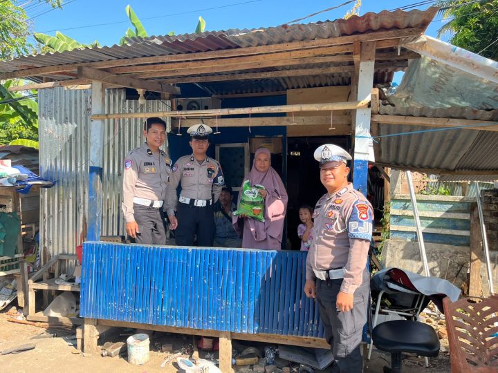 Program Polantas Karib Kembali Hadir, Ditlantas Polda Sulbar Salurkan Bantuan Beras