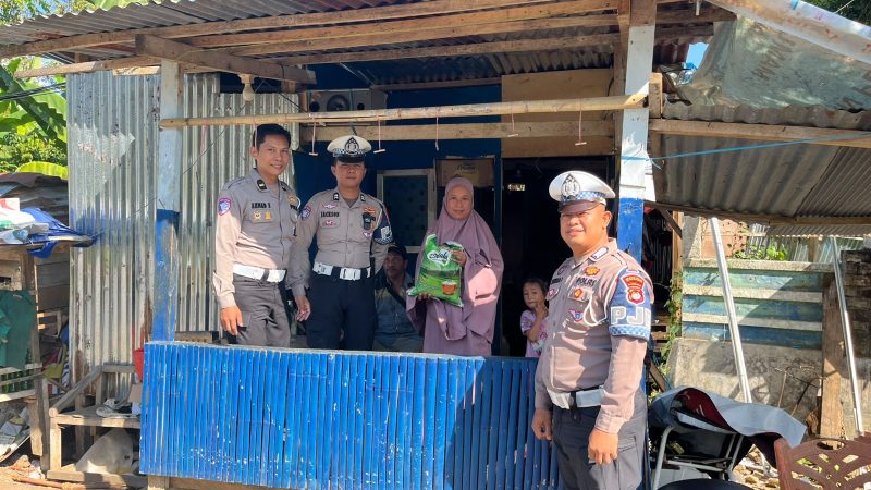 Program Polantas Karib Kembali Hadir, Ditlantas Polda Sulbar Salurkan Bantuan Beras