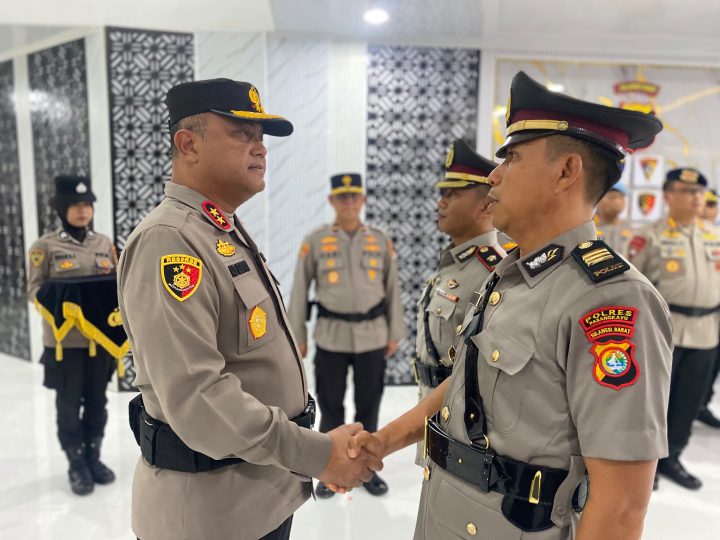 Sertijab Ka Yanma Polda Sulbar Berlangsung Khidmat, Kapolda Tekankan Komitmen Pengabdian