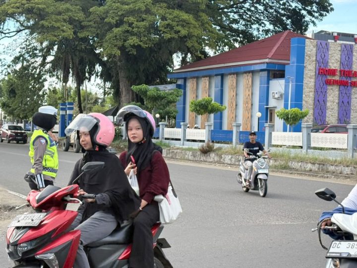 Dedikasi Polantas Polda Sulbar, Mengatur Lalu Lintas dengan Profesional dan Humanis