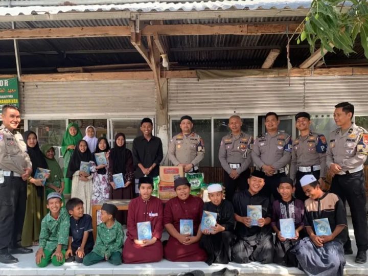 Pererat Silaturahmi, Sat PJR Polda Sulbar Bantu Pondok Pesantren Lewat Program Polantas Karib