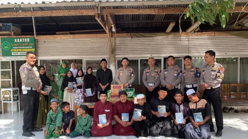 Pererat Silaturahmi, Sat PJR Polda Sulbar Bantu Pondok Pesantren Lewat Program Polantas Karib