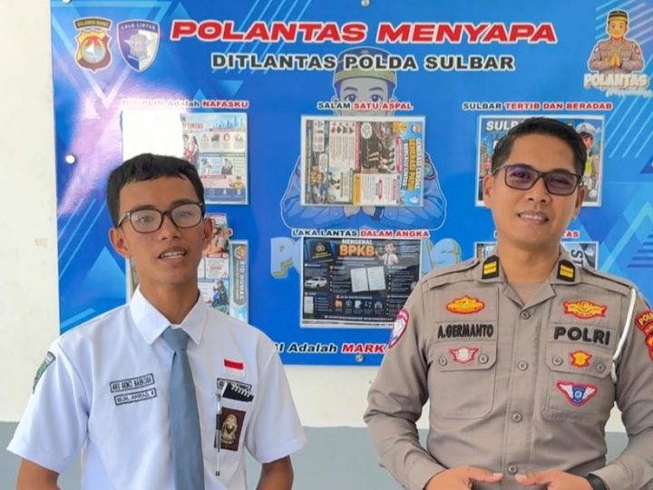 Ditlantas Polda Sulbar Pasang Mading Edukasi Lalu Lintas di SMAN 1 Mamuju