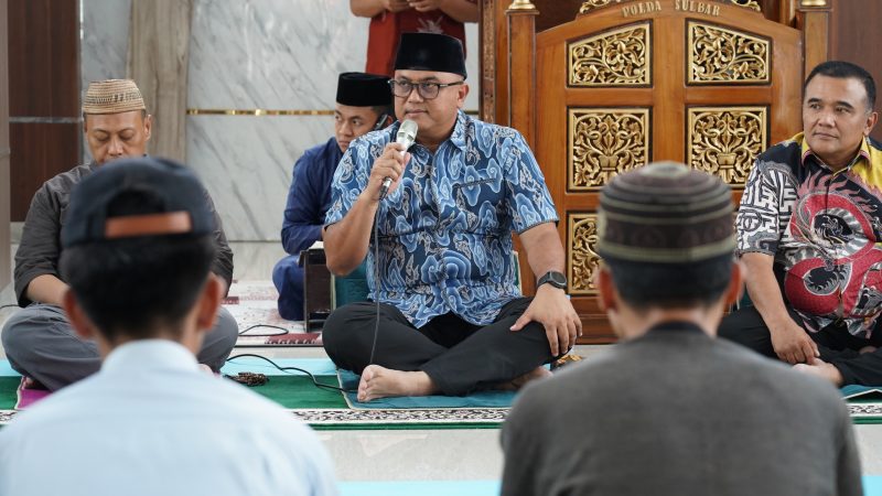 Jumat Berkah Polda Sulbar: Bersama Anak Yatim Panjatkan Doa untuk Negeri