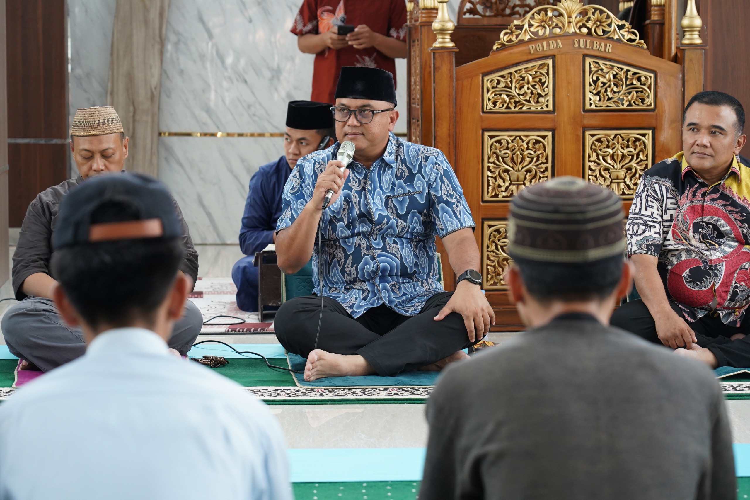 Jumat Berkah Polda Sulbar: Bersama Anak Yatim Panjatkan Doa untuk Negeri