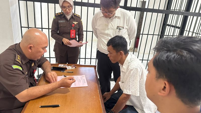 Penanganan Kasus Kecelakaan Kerja Pasangkayu Berlanjut, Polda Sulbar Serahkan Tersangka ke Jaksa