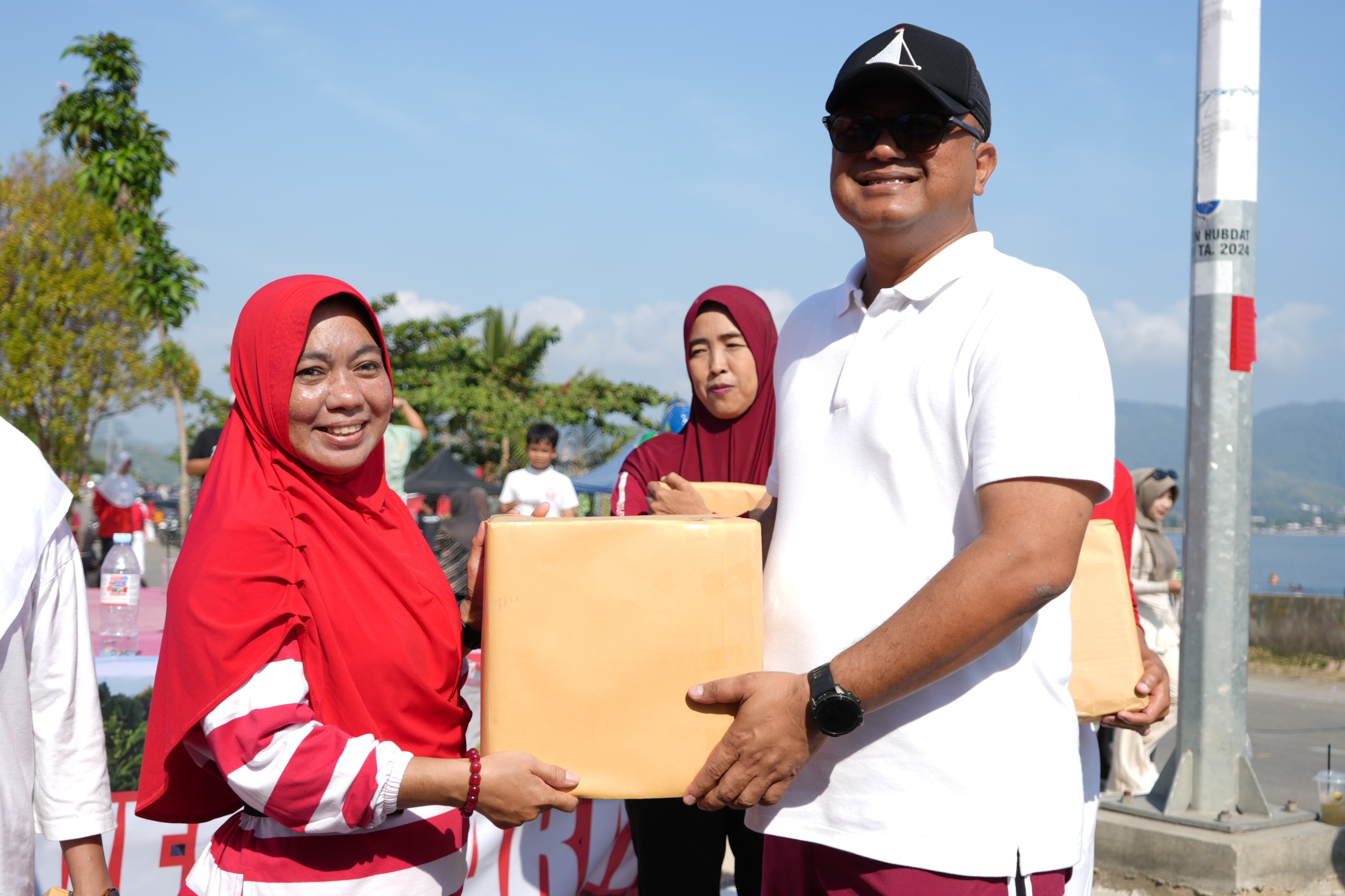 Kapolda Sulbar Baur Bersama Masyarakat di CFD, Meriahkan HUT ke-81 RI