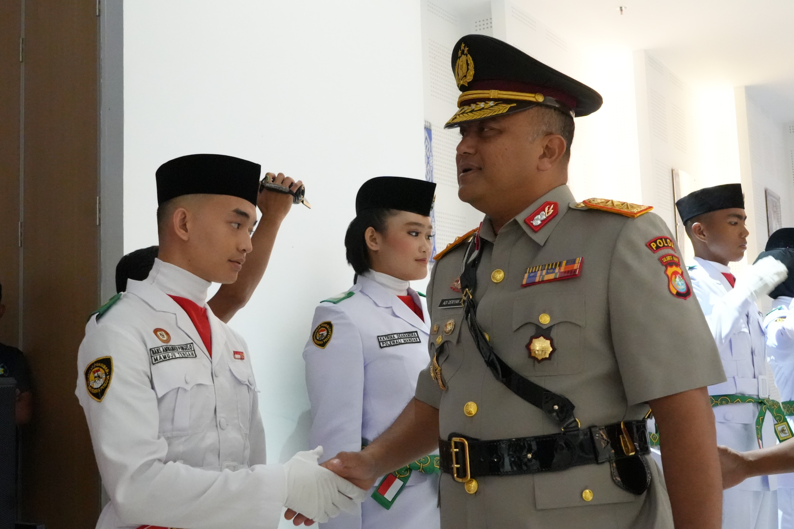 Kapolda Sulbar Beri Motivasi Putra-Putri Terbaik Pengibar Bendera Pusaka