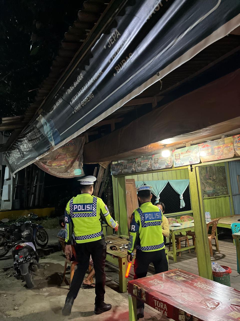 Di Balik Gelapnya Malam, Polantas Polda Sulbar Hadir Menjaga Warga