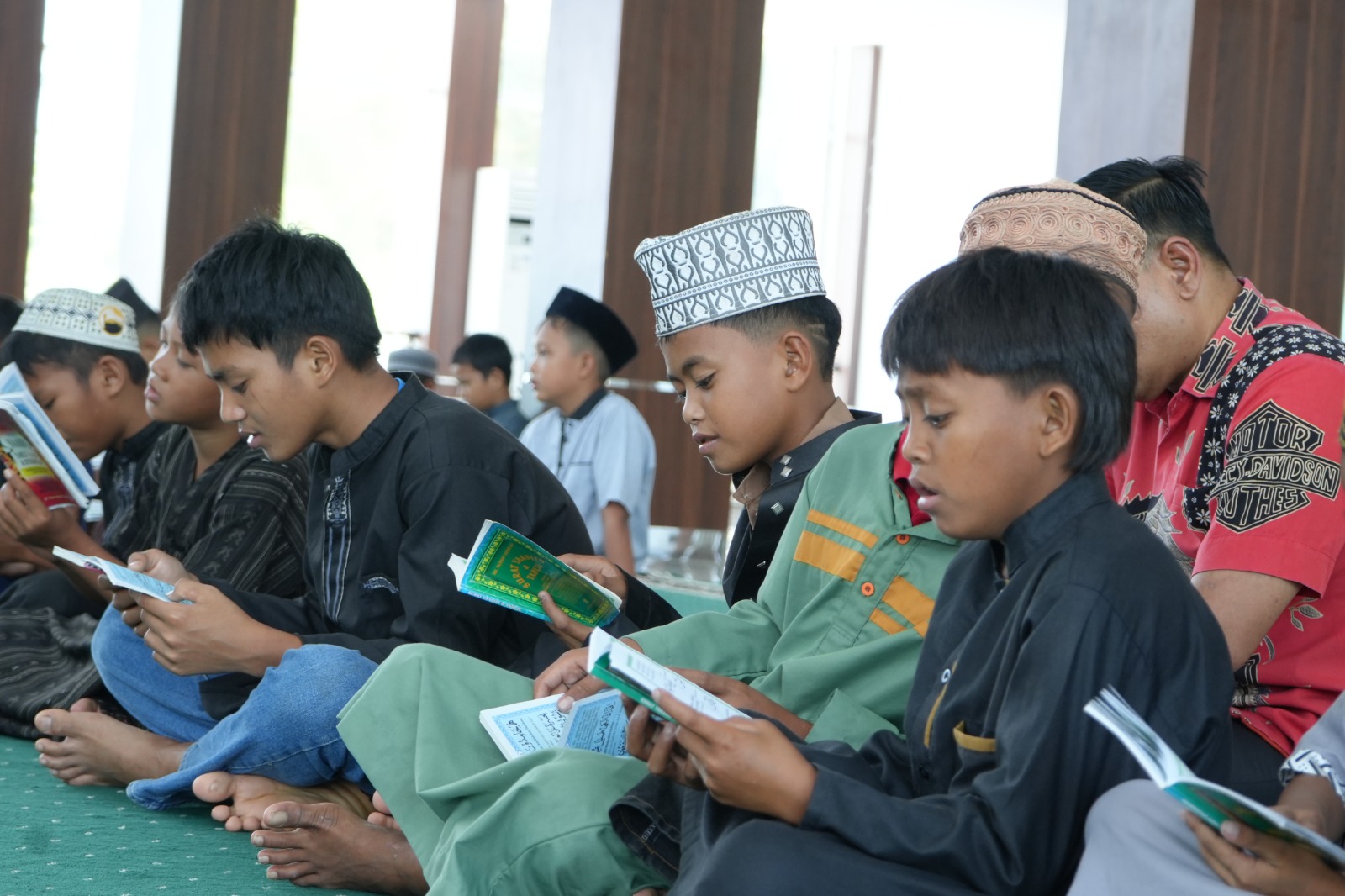 Polda Sulbar Isi Hari Juang Polri dengan Yasinan, Doa Bersama dan Santunan Anak Yatim