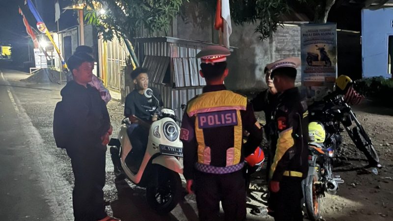 Tak Sekadar Patroli, Ditlantas Polda Sulbar Sapa Warga dan Tebar Pesan Keselamatan