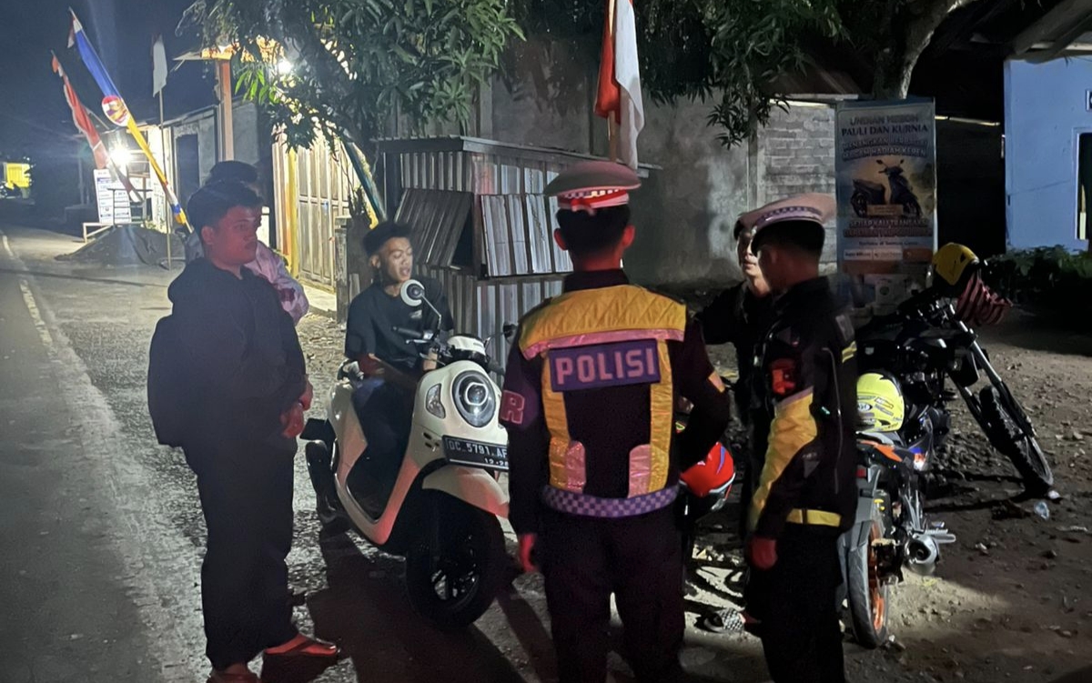 Tak Sekadar Patroli, Ditlantas Polda Sulbar Sapa Warga dan Tebar Pesan Keselamatan