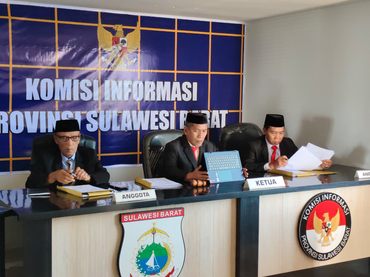 BP3KP Tak Hadir, KI Sulbar Tunda Sidang Sengketa Informasi LSM Merdeka Manakarra