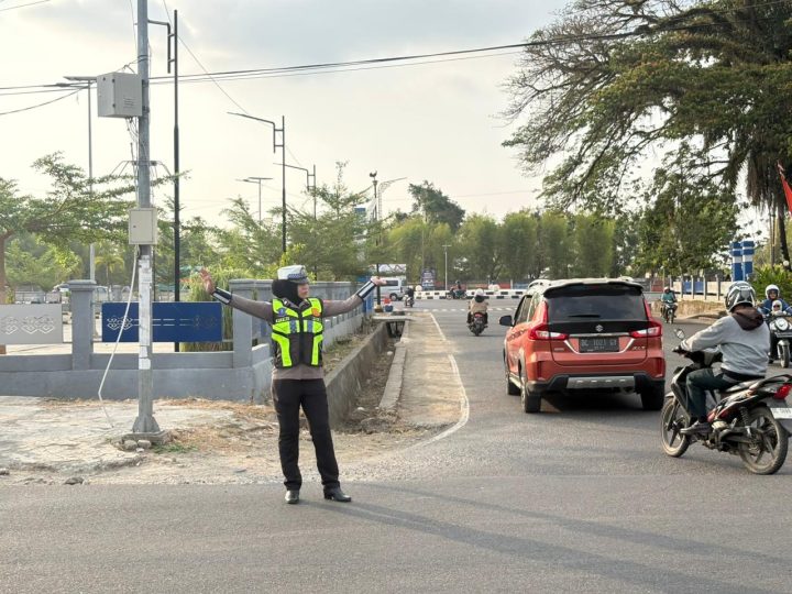 Pastikan Arus Tetap Lancar, Polantas Polda Sulbar Siaga di Sejumlah Titik Rawan