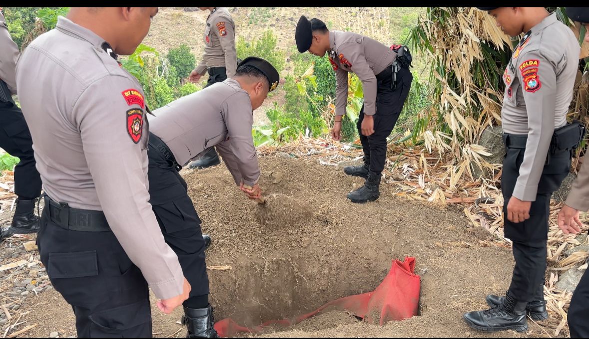 10 Tahun Mengabdi, K-9 “Getta” Dilepas dengan Penghormatan di Polda Sulbar