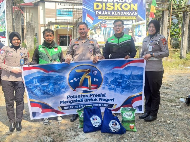 Ditlantas Polda Sulbar Tebar Kebaikan Lewat Bakti Sosial dan Anjangsana