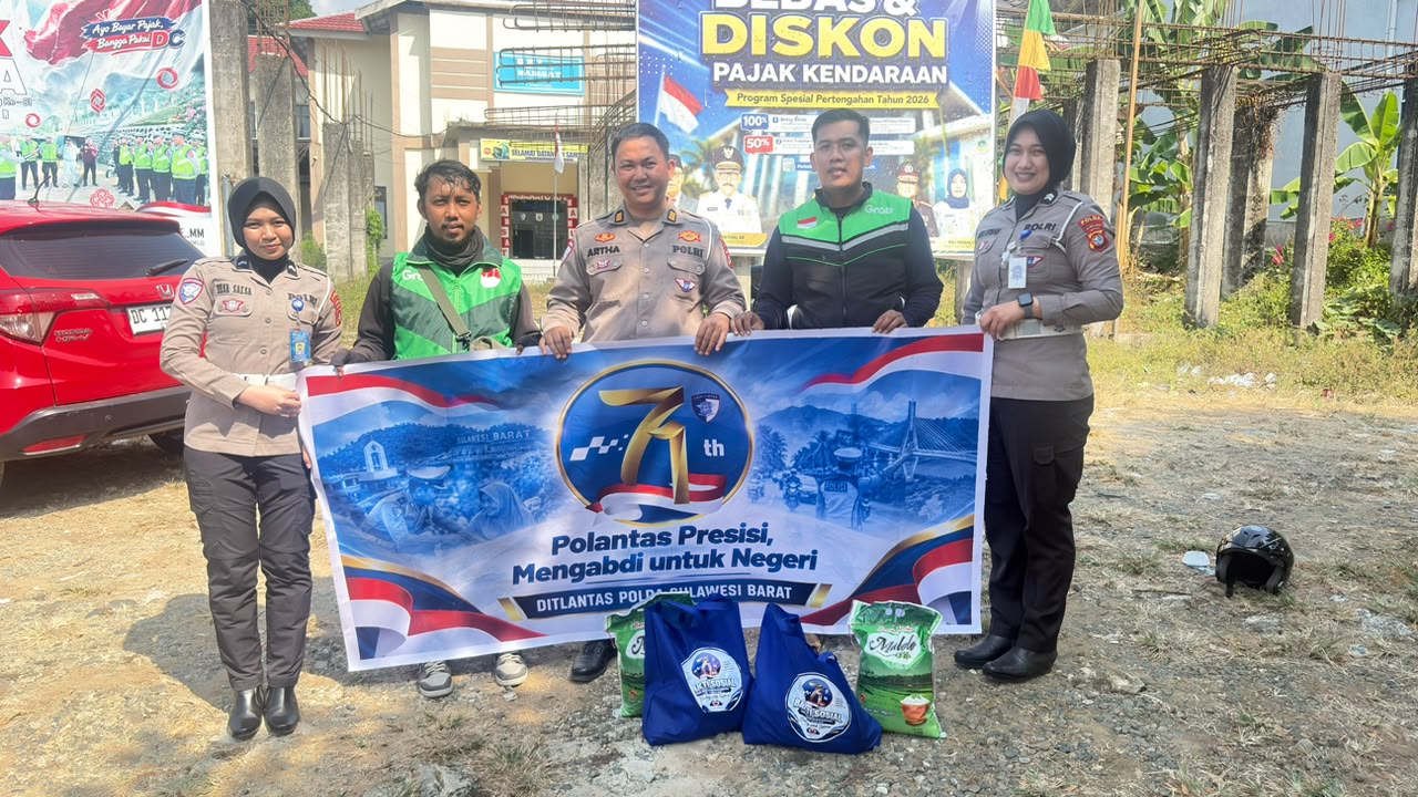 Ditlantas Polda Sulbar Tebar Kebaikan Lewat Bakti Sosial dan Anjangsana