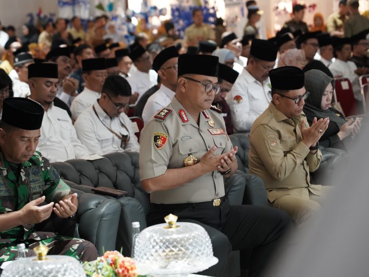 Kapolda Bersama Pemda Komitmen Jaga Kedamaian Sulbar saat Momen Hangat Perayaan Maulid