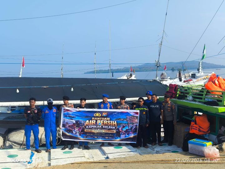 Kapolda Sulbar Salurkan 30 Ton Air Bersih untuk Warga Pulau Ambo dan Papotongan