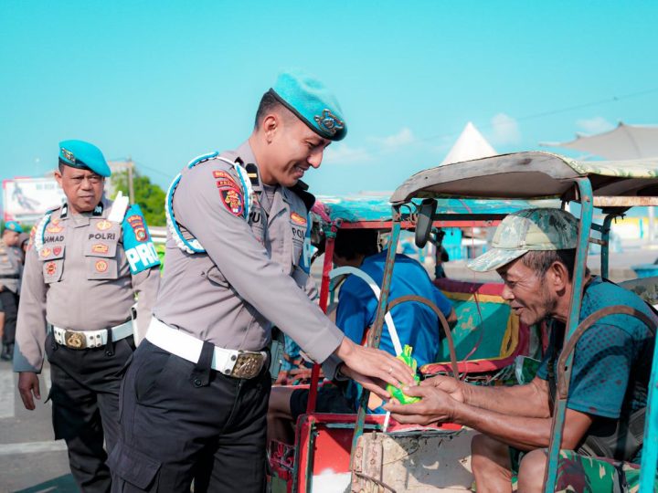 Refleksi 24 Tahun Pengabdian, Bid Propam Polda Sulbar Gelar Bakti Sosial Sasar Tukang Becak