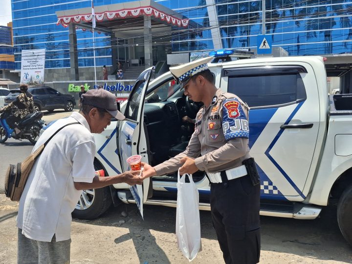 Polantas Polda Sulbar Berbagi, Hapus Lelah Pejuang Jalanan Mamuju