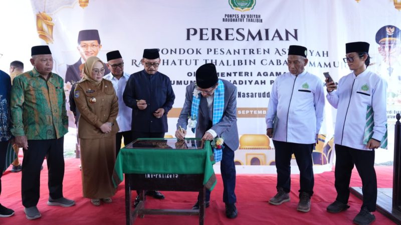 Gubernur SDK Dampingi Menag RI Letakkan Batu Pertama Asrama As’adiyah Mamuju
