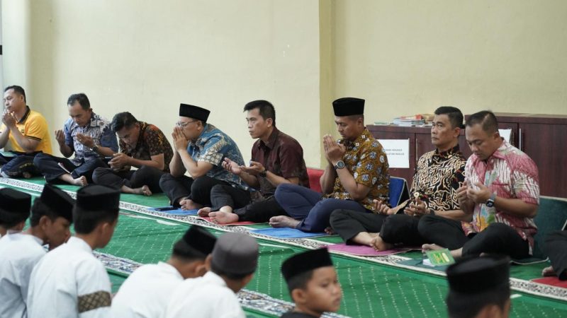 Sambut Jendral Suyudi, Polda Sulbar Bersama Anak Yatim Titip Doa untuk Bhayangkara yang Semakin Amanah dan Diberkahi