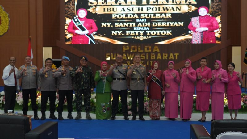 Serah Terima Ibu Asuh Polwan Polda Sulbar, Dari Kehangatan yang Berlalu ke Semangat yang Baru
