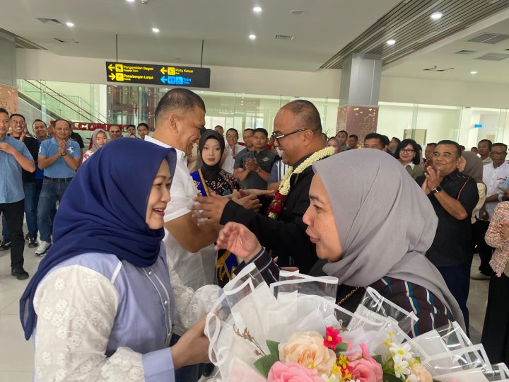 Salaing Mendoakan serta Lambaian Perpisahan dengan Irjen Pol Adi Deriyan
